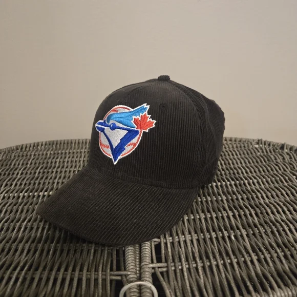 New Era 59FIFTY Fitted Hat in Black and Gray - Picture 2 of 5